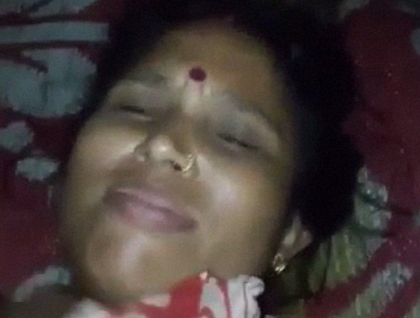 Porn Video Gauhati - Guwahati Boudi and Debar enjoying sex video