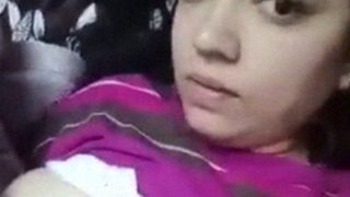 Indian teenage girl showing badi boobs