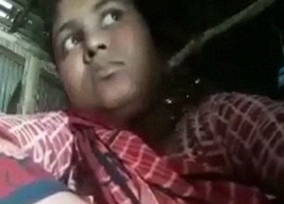 Unsatisfied housewife from Bangladesh dildo masturbation pic
