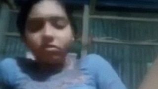 Narayanganj girl masturbating using banana MMS video