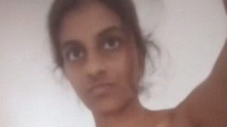 Nude Tamil Lankan girl rubbing clitoris MMS