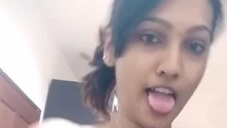 Cute Tamil girl nude selfie MMS