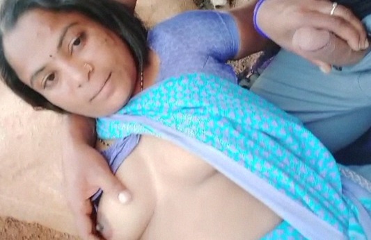 533px x 346px - Bhabhi Dehati outdoor fondling Sex porn - KamaBaba.desi
