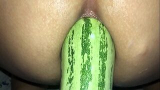 A Delhi slut takes a big cucumber in her asshole