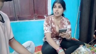 Big boob bhabhi gets parcel by paying with her pussy
