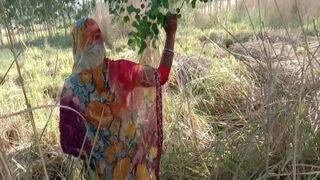 Desi outdoor sasur bahu sex video from the farm