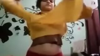 Hot Punjabi girl strips and gets naked in an Indian leaked MMS