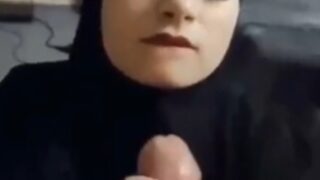 A hijabi girl sucks a dick on the stairs in Pakistani sex
