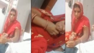 Bhabhisa gives a handjob to young devar in Rajasthani sex