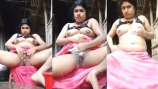 Chubby lady shows boobs and chut in Bangladeshi naked video
