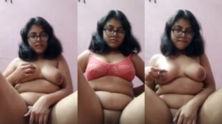 Big boob chashmish girl squeezes her boobs and fingers