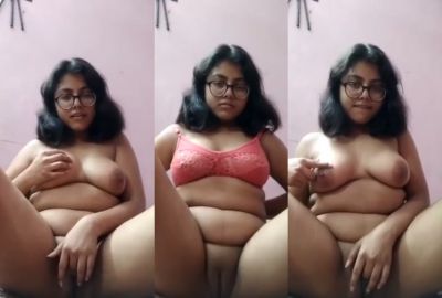 Big boob chashmish girl squeezes her boobs and fingers